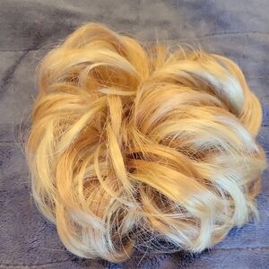 Honey Blonde With Light And Darjer Tones Hair Bun Scrunchie Extension. NEW